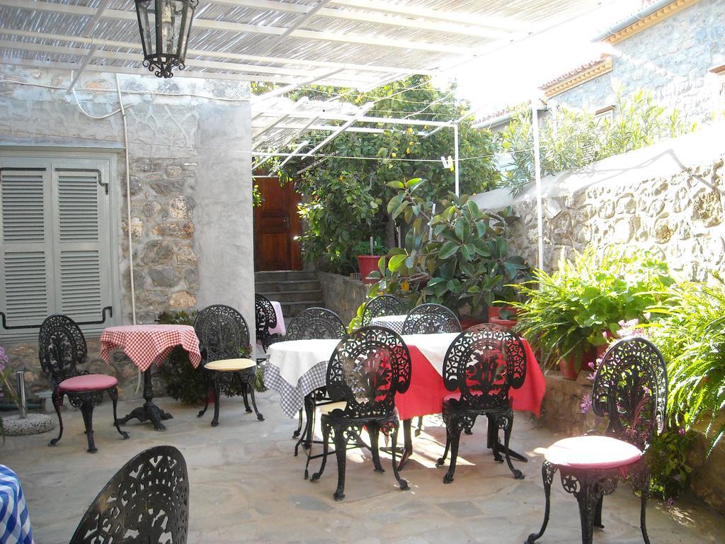 Theano Guesthouse هيدرا المظهر الخارجي الصورة